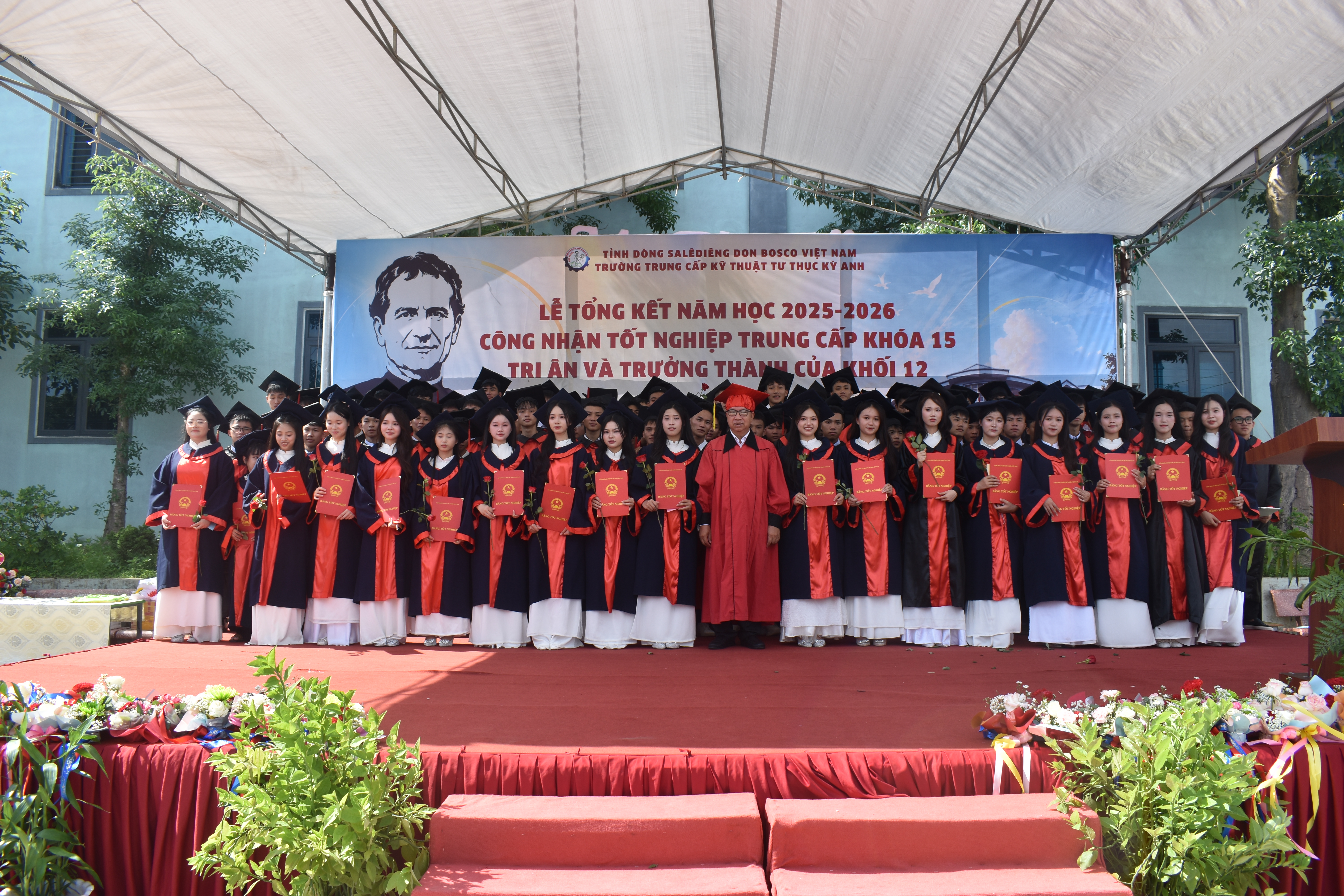 Ban nhạc kèn đồng học sinh biểu diễn khai mạc